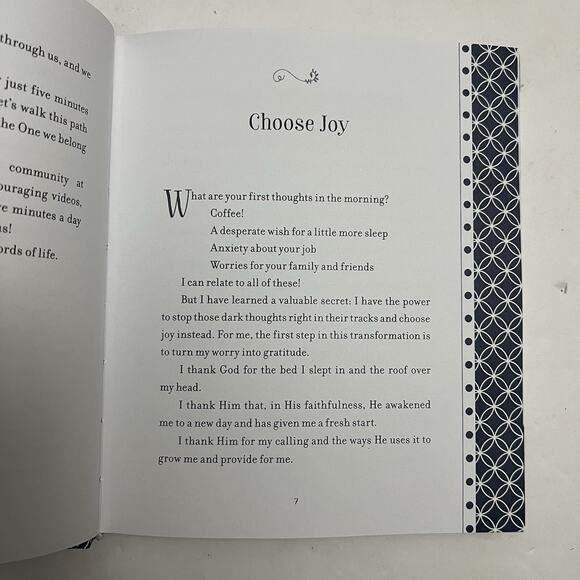 5 Minutes With Jesus A Fresh Infusion of Joy Hardcover Sheila Walsh Sherri Gragg - Picture 4 of 7